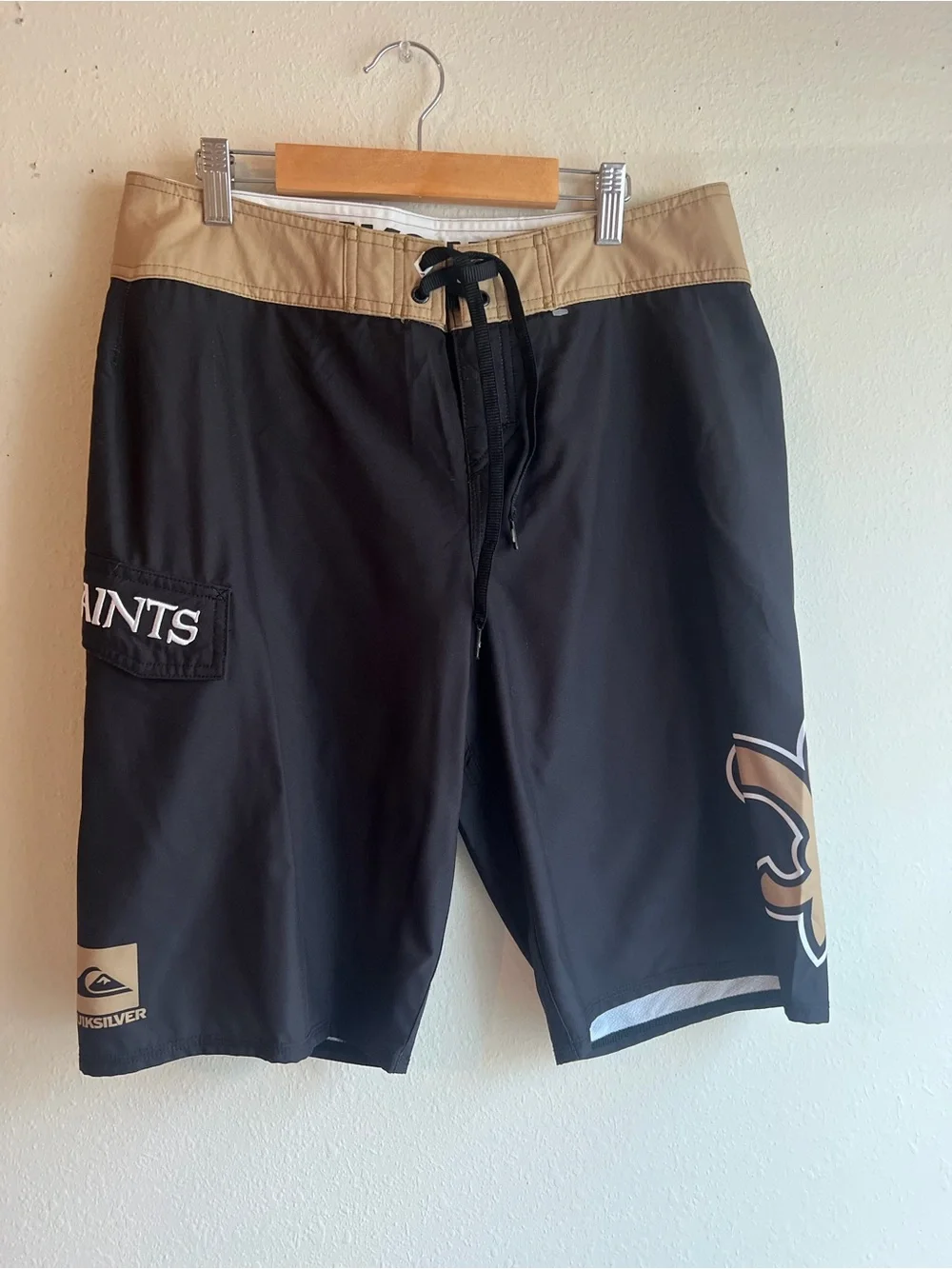 Quiksilver Men’s Black and Tan Boardshorts with Logo